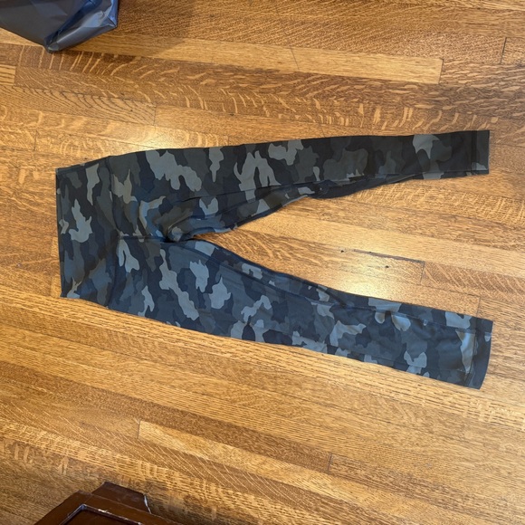 lululemon athletica Black and Gray Camo Leggings - Picture 1 of 4